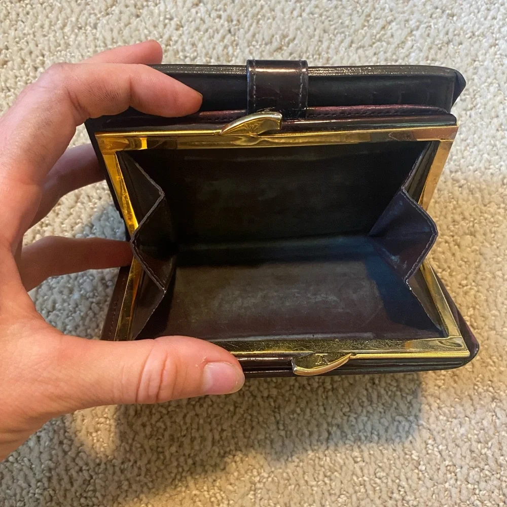 Louis Vuitton Vernis Kisslock compact wallet